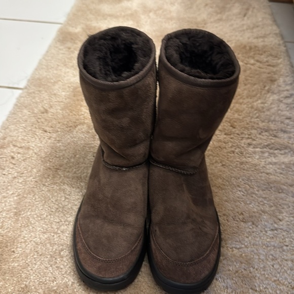 UGG Brown Shearling Boots - Picture 1 of 9